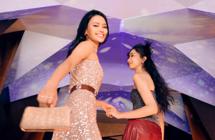 FESTIVE SPARKLE STAY